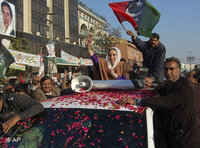 Benazir Bhutto on 27 December, the day of her assassination, in Rawalpindi, Pakistan (photo: AP)