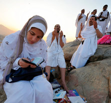 Pilgrims at Mount Arafat (photo: dpa)