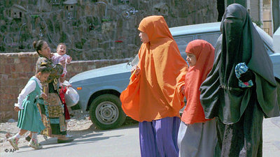 Women wearing the hijab in Egypt (photo: AP)