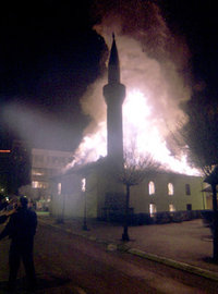 The Bajrakli mosque in flames (photo: AP)