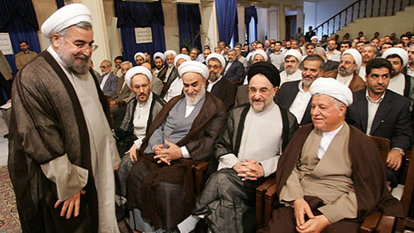 الرئيس الإيراني روحاني مع الرئيسين الإيرانيين الأسبقين رفسنجاني وخاتمي. Fararu 