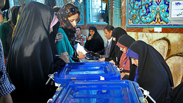 إيرانيات أثناء الانتخابات الإيرانية. DW