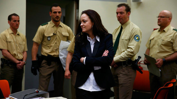 Beate Zschäpe with police officers in the court (photo: Reuters)
