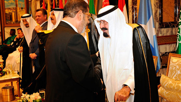 الرئيس المصري في زيارة للملك السعودي في الرياض. رويترز