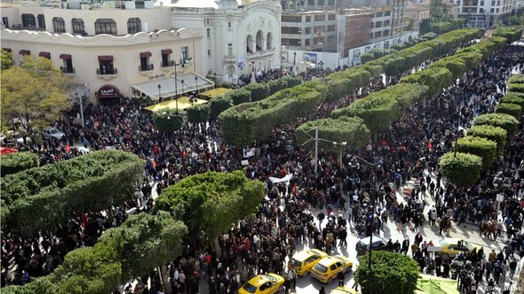 مظاهرات في تونس في 16 مارس/ آذار 2013 بعد أربعين يوماً من اغتيال المعارض  شكري بلعيد