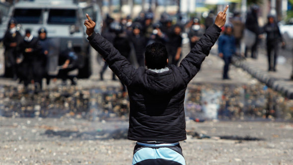 مواجهات بين الشرطة وأهالي بور سعيد. رويترز