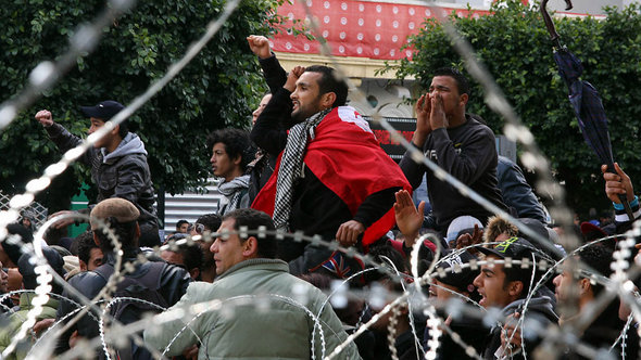مظاهرات أمام وزارة الداخلية التونسية في يوم اغتيال شكري بلعيد. أ ف ب
