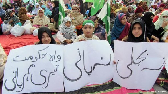 احتجاجات على الحكومة الباكستانية في إسلام أباد. دويتشه فيله