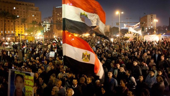 معارضو الرئيس المصري محمد مرسي في مسيرة احتجاجية بالقاهرة. أ ب
