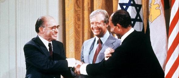 Anwar el Sadat (r) and Menachem Begin (l) on 17 September 1978 in Camp David (photo: picture-alliance/dpa)