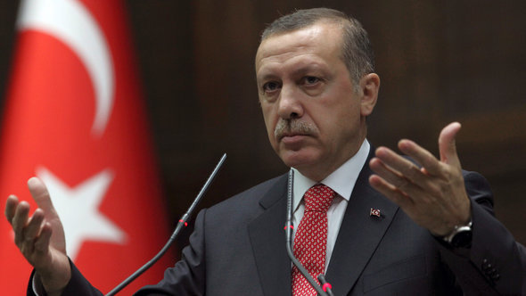 رئيس الوزراء التركي رجب طيب إردوغان أمام البرلمان في أنقرة. أ ب