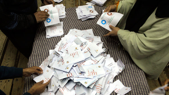 Counting of ballot papers for the first round of the referendum on the constitution, Cairo (photo: AP) 