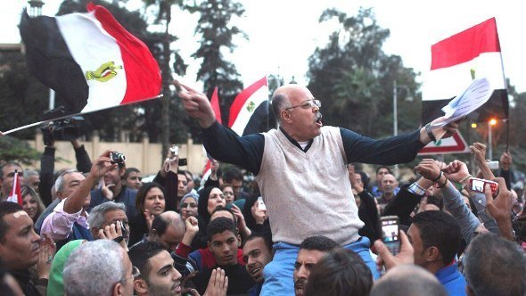 احتجاجات أمام القصر الرئاسي في القاهرة، 4 ديسمبر 2012.   رويترز