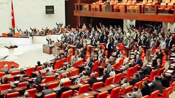Turkey's parliament on 9 August 2002 (photo: picture-alliance/dpa)