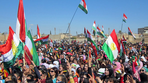 مظاهرة لأكراد في مدينة القامشلي الكردية، أ ف ب