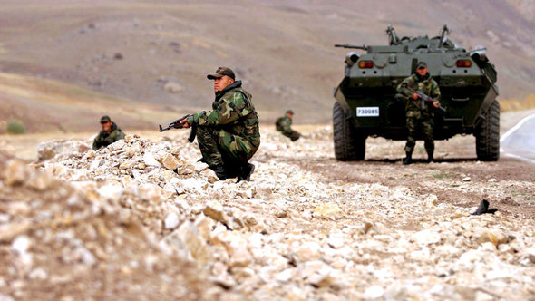 Turkish soldiers conduct regular patrols in Kurdish areas (photo: dpa)