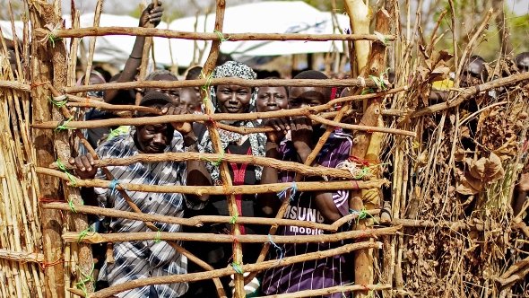Refugees from South Kordofan, Sudan, await distribution of basic goods in the Yida refugee camp, South Sudan, 12 May 2012. (photo: AP)