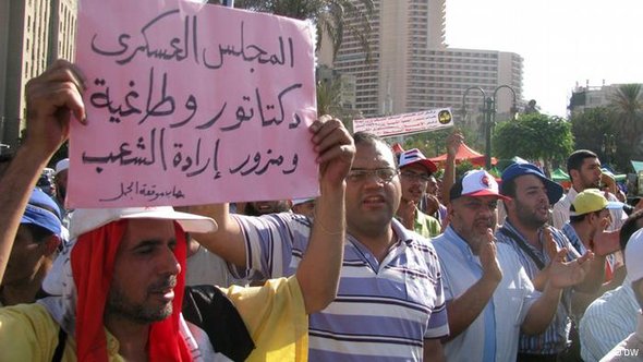 قطاعات واسعة من القوى الثورية اليسارية والليبرالية وقفت في صف مرسي في الجولة الثانية من الانتخابات من أجل تحجيم فرص شفيق الذي كان فوزه سيعني إعادة نظام مبارك وفلوله إلى الواجهة