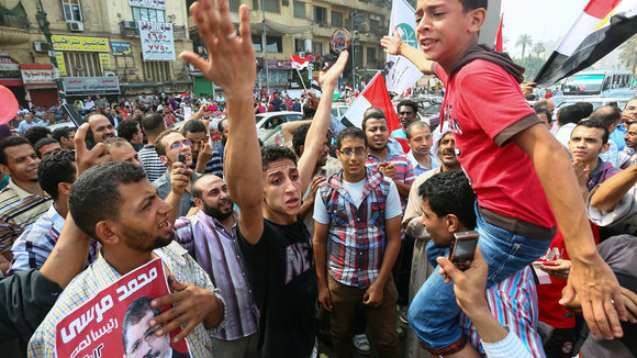 Anhänger Mursis auf dem Tahrir-Platz am 18. Juni 2012; Foto: picture-alliance/dpa