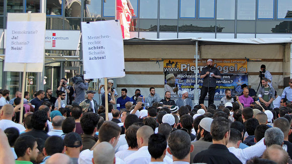 The radical-islamist preacher Pierre Vogel during a demonstration in Koblenz (photo: dpa)