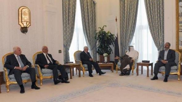 Emir Sheikh Hamad Bin Khalifa Al-Thani of Qatar (2nd right), Palestinian President Mahmoud Abbas (centre), and aides (photo: REUTERS/Thaer Ghanaim/PPO/Handout