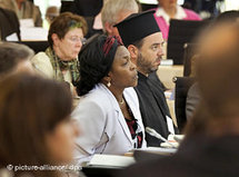 Representatives of migrants' organisations at an integration conference at the parliament of the state of Hesse in Wiesbaden (photo: dpa)