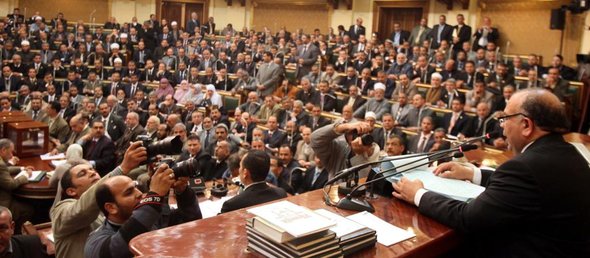 Speaker of the Egyptian parliament, Saad Al-Katatny of the Islamist Freedom and Justice Party, speaks during the first session of the parliament in Cairo (photo: dpa)