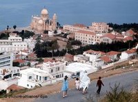 Algier - die weiße Stadt; Foto: picture-alliance/dpa