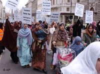 Muslime protestieren in London gegen Muhammadkarikaturen; Foto: AP