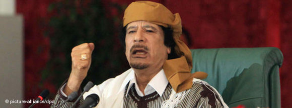 Gaddafi auf einer Sitzung des Volkskomitees; Foto: dpa