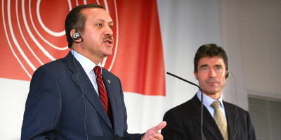 Türkischer Ministerpräsident Erdogan und Nato-Generalsekretär Rasmussen; Foto: AP
