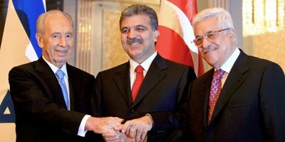 Türkischer Präsident Abdullah Gül, Palästinenserpräsident Abbas und israelischer Präsident Schimon Peres; Foto: dpa