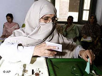 Parlamentswahl in Pakistan 2002; Foto: AP