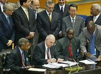 Unterzeichnung des sudanesischen Friedensabkommens in Nairobi; Foto: AP