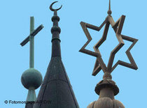 Religious symbols representing Christianity, Islam and Judaism (photo: DW)