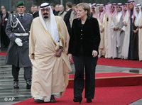 Angela Merkel und König Abdullah von Saudi-Arabien; Foto: AP
