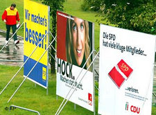 Plakate für die Komunalwahl in Nordrhein-Westfalen; Foto: AP