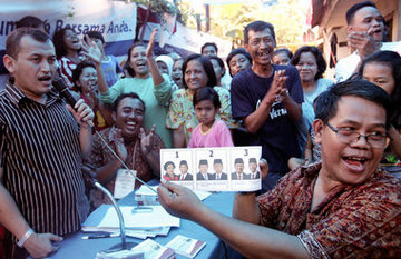 Wahlbüro in Jakarta; Foto: AP