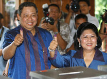Präsident Susilo Bambang Yudhoyono und seine Frau Kristiani Yudhoyono; Foto: AP