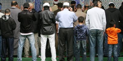 Muslime in einer Moschee in Deutschland; Foto: AP