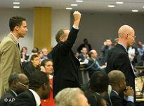 Protestierende Konferenzteilnehmer auf der Durban II; Foto: AP