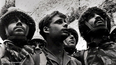 Israelische Soldaten an der Klagemauer nach dem Sechs-Tage-Krieg 1967; Foto: David Rubinger/dpa