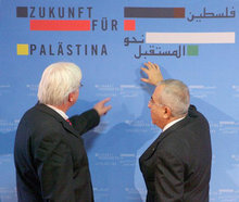 Ex-Außenminister Steinmeier und palästinensischer Ministerpräsident Fayyad; Foto: dpa