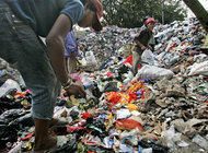 Garbage collectors in Jakarta (photo: AP)