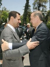 Der türkische Ministerpräsident Recep Tayyip Erdogan (rechts) mit Syriens Präsident Bashar Assad; Foto: dpa