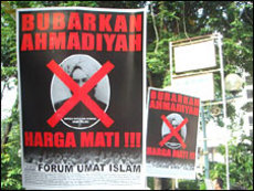 Demonstration religiöser Hardliner gegen die Ahmadiya in Indonesien; Foto: AP