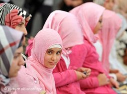 Frauen muslimischen Glaubens am Tag der offenen Moschee in Deutschland; Foto: dpa
