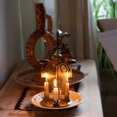 Kerzenleuchter in der Wohnung der Dreesens; Foto: Iris Wolf
