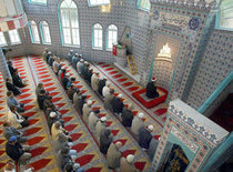 Muslims during prayer in a mosque in Essen, Germany (photo: dpa)