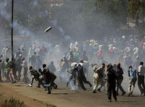 turmoils in the Kibera Slum in 2008; (photo: AP)